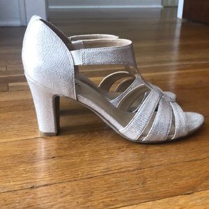 Life Stride Soft System Heels - size 8.5
